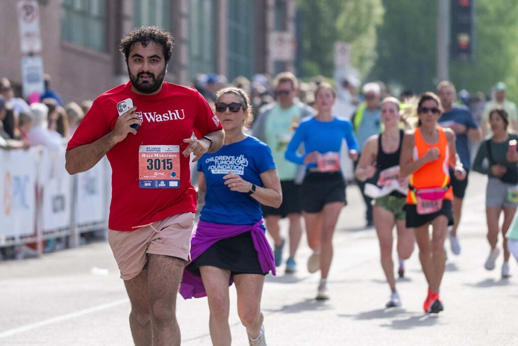 Man in WashU shirt running in race