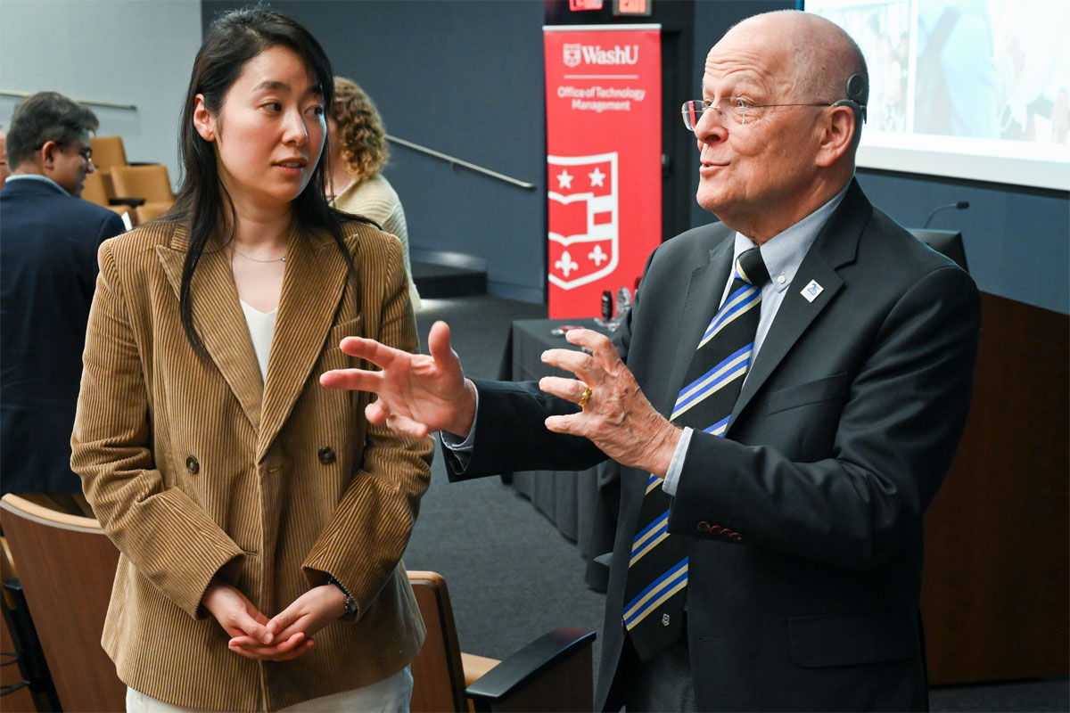Colditz, Jiang receive Chancellor’s Award for Innovation and Entrepreneurship