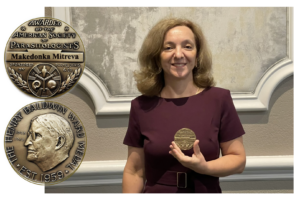 Makedonka Mitreva holding the Ward Medal